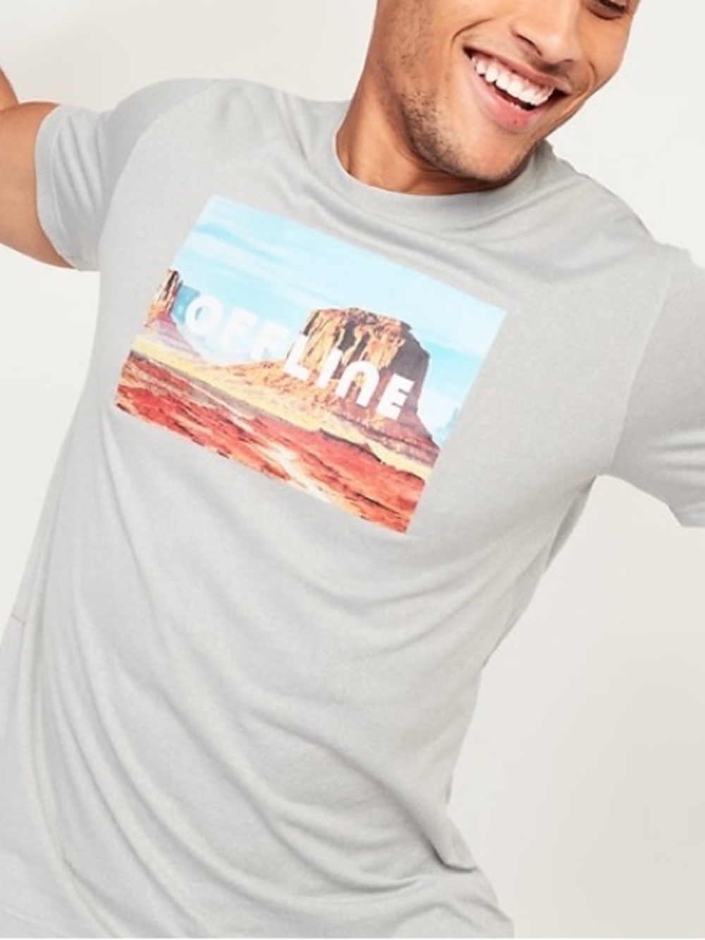 Old Navy Light Gray Short-Sleeve Tee‎ with Desert Graphic